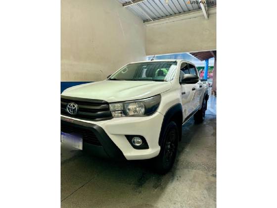 TOYOTA HILUX 2.8 SR 4X4 CD 16V DIESEL 4P AUTOMÁTICO